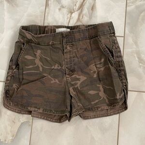 Camo shorts Size 28